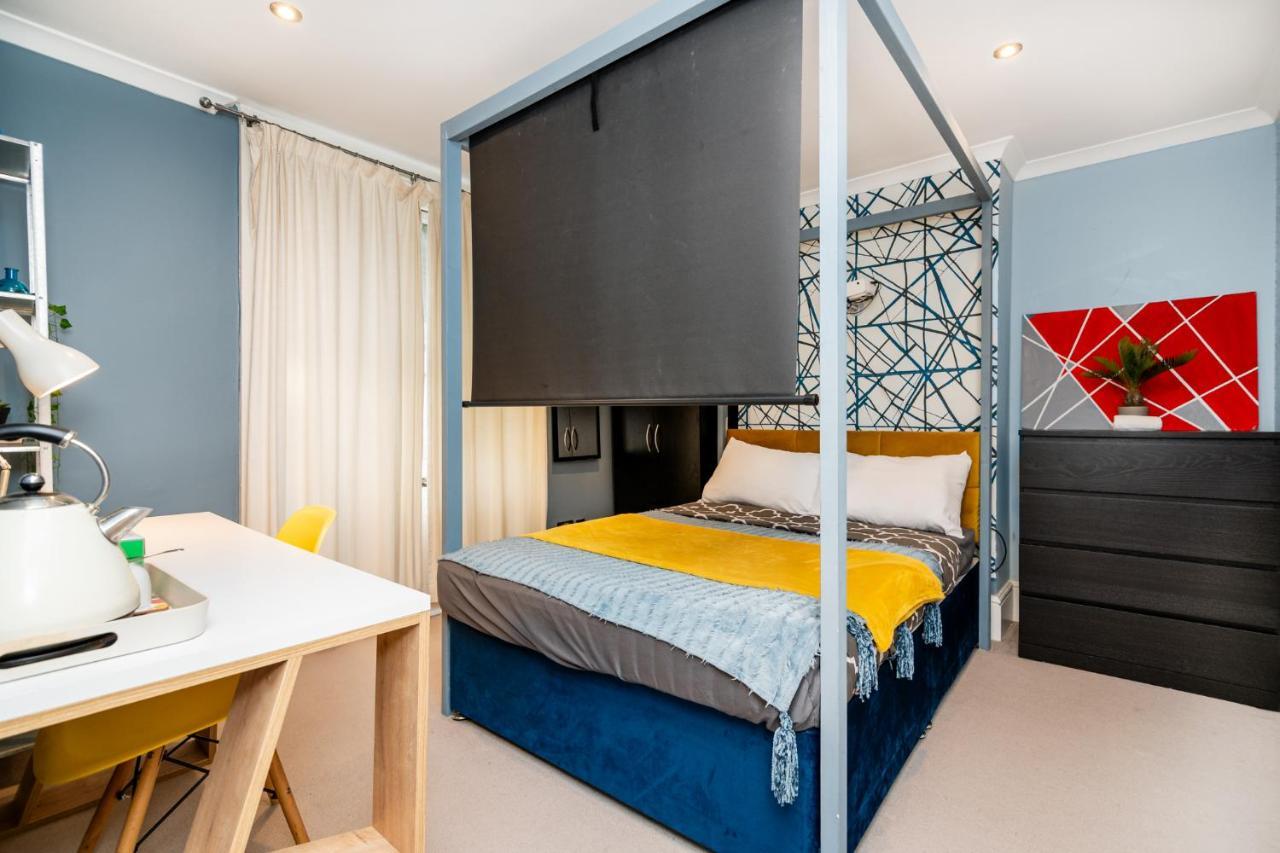 Double Room W/Projector & Garden Hot Tub لندن المظهر الخارجي الصورة